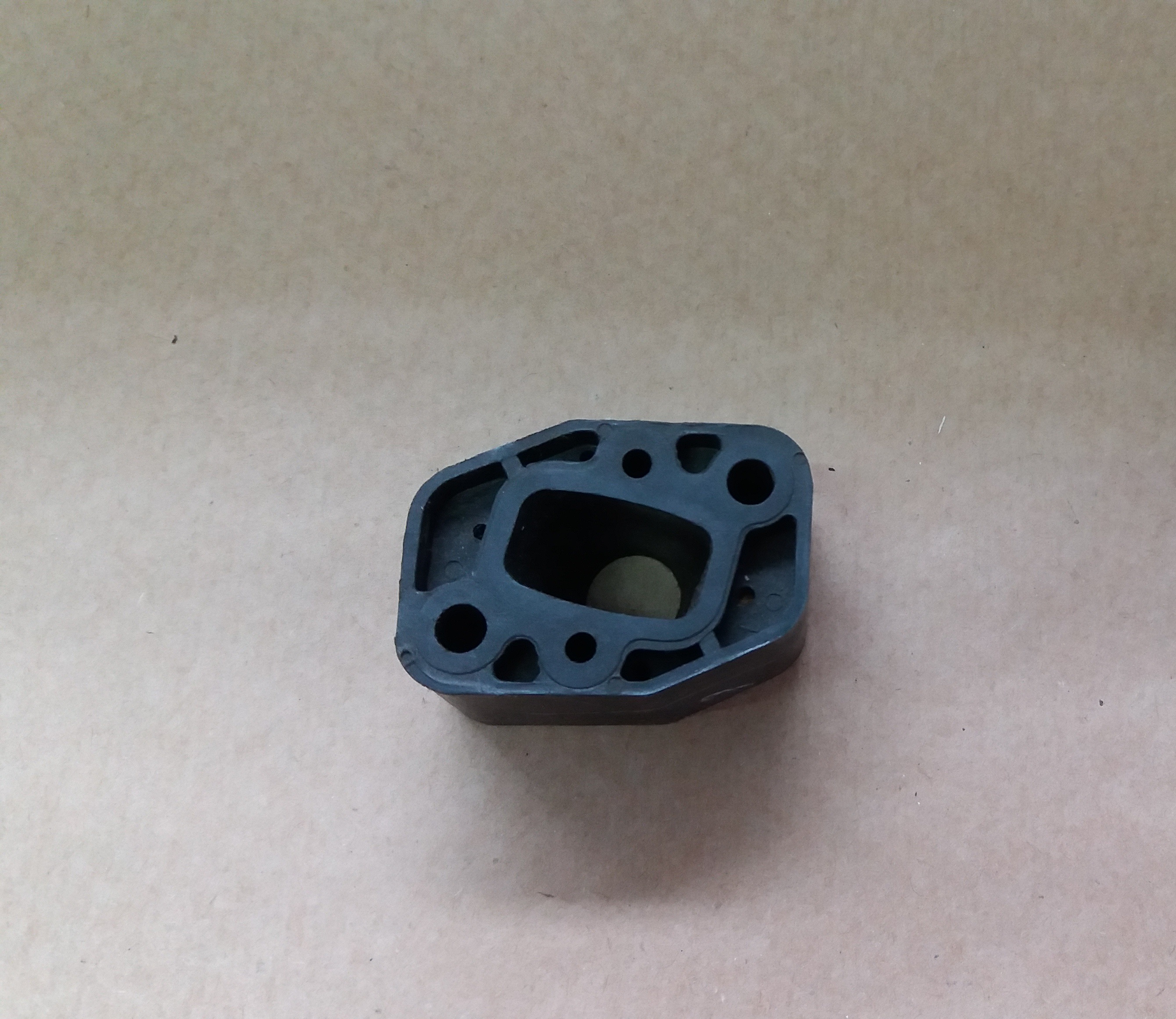 FLANGE CARBURADOR 142R-143R